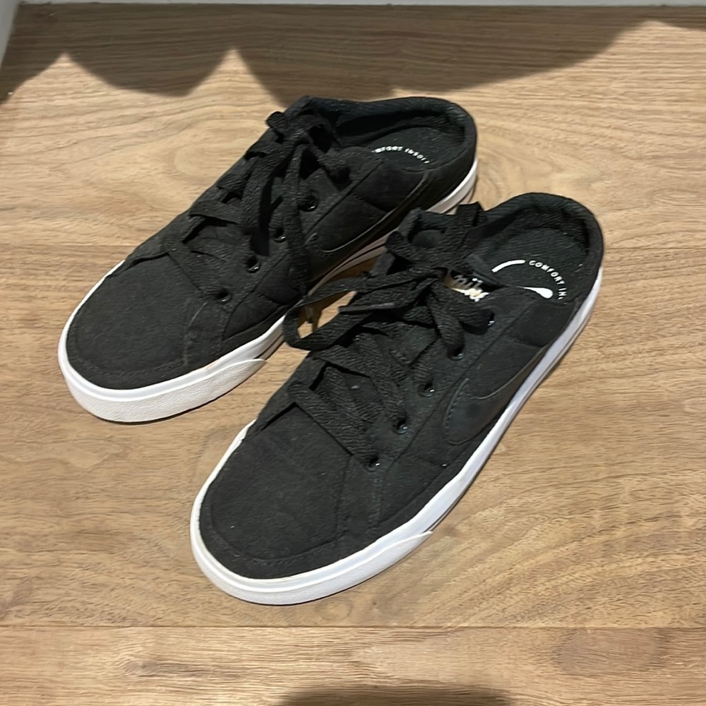 Nike slip on sneakers 👟